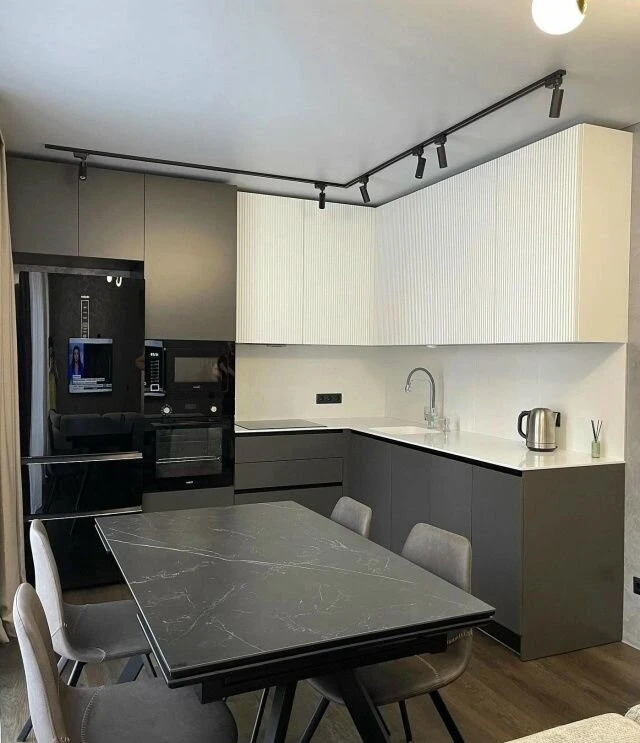 Стильная кухня на заказ